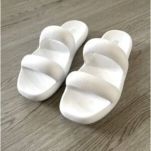 NWOT🏷️ Old Navy Slides